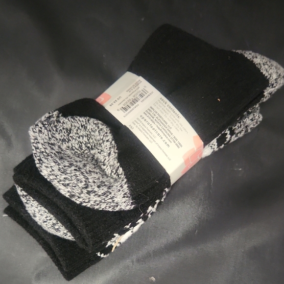 NWT 2 PAIR Black and White House Socks - Picture 2 of 5